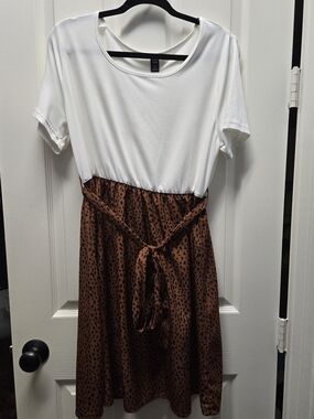 SHEIN Curve White / Leopard Print Dress with Tie Belt
